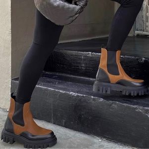 New In Box Women’s Marc Fisher Morgan Lugsole Ankle Chelsea Boots Booties 6.5